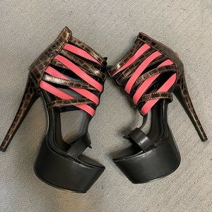 Eye Candie Heels. Pink/animal print/black